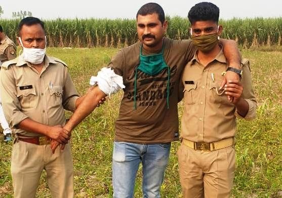 50 thousand prize crooks injured in an encounter
