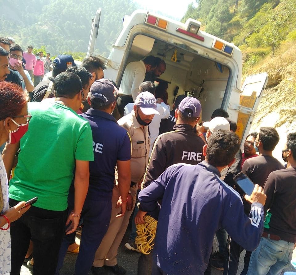 The car fell into a ditch near Kholka, the driver died on the spot