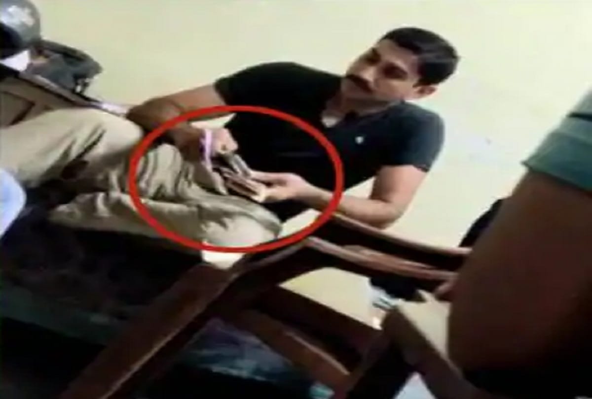 Big Action by ssp After Video Viral of Bribe Money Sharing 10 Policemen Suspended in bareilly