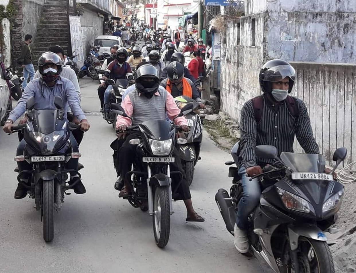 Employees held a bike rally, protest against the investigation