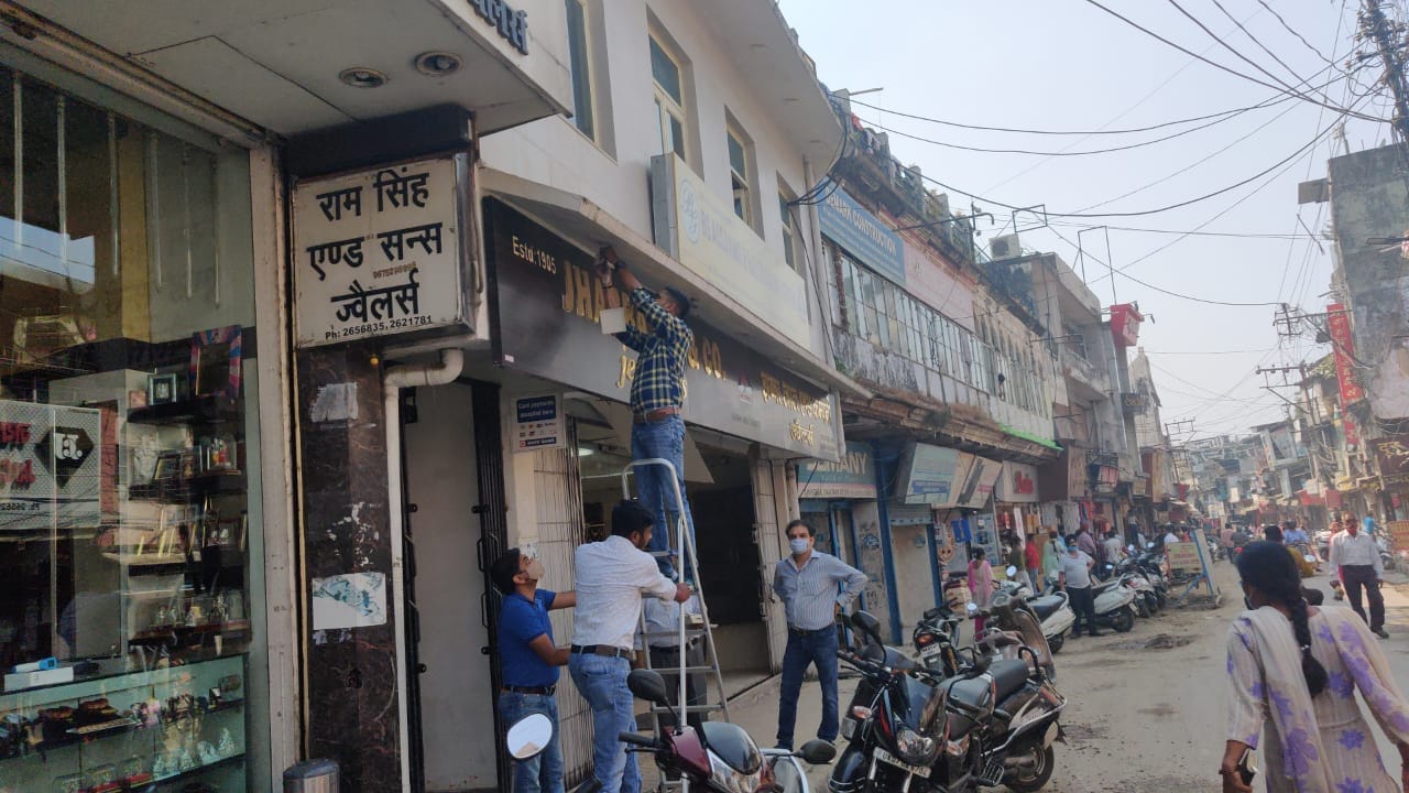 dehradun news: encroachment removing campaign second day in dehradun some businessman against some removing self