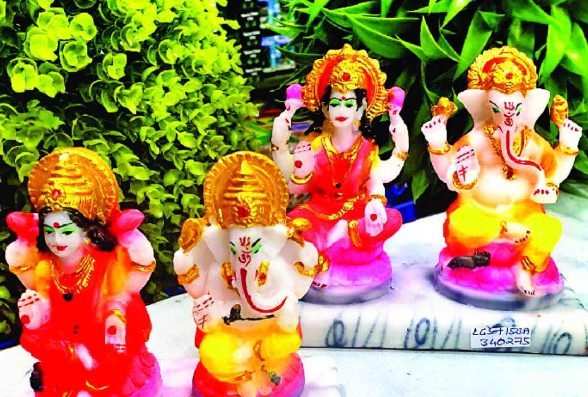 seventy percent swadeshi items in deepawali market in lucknow