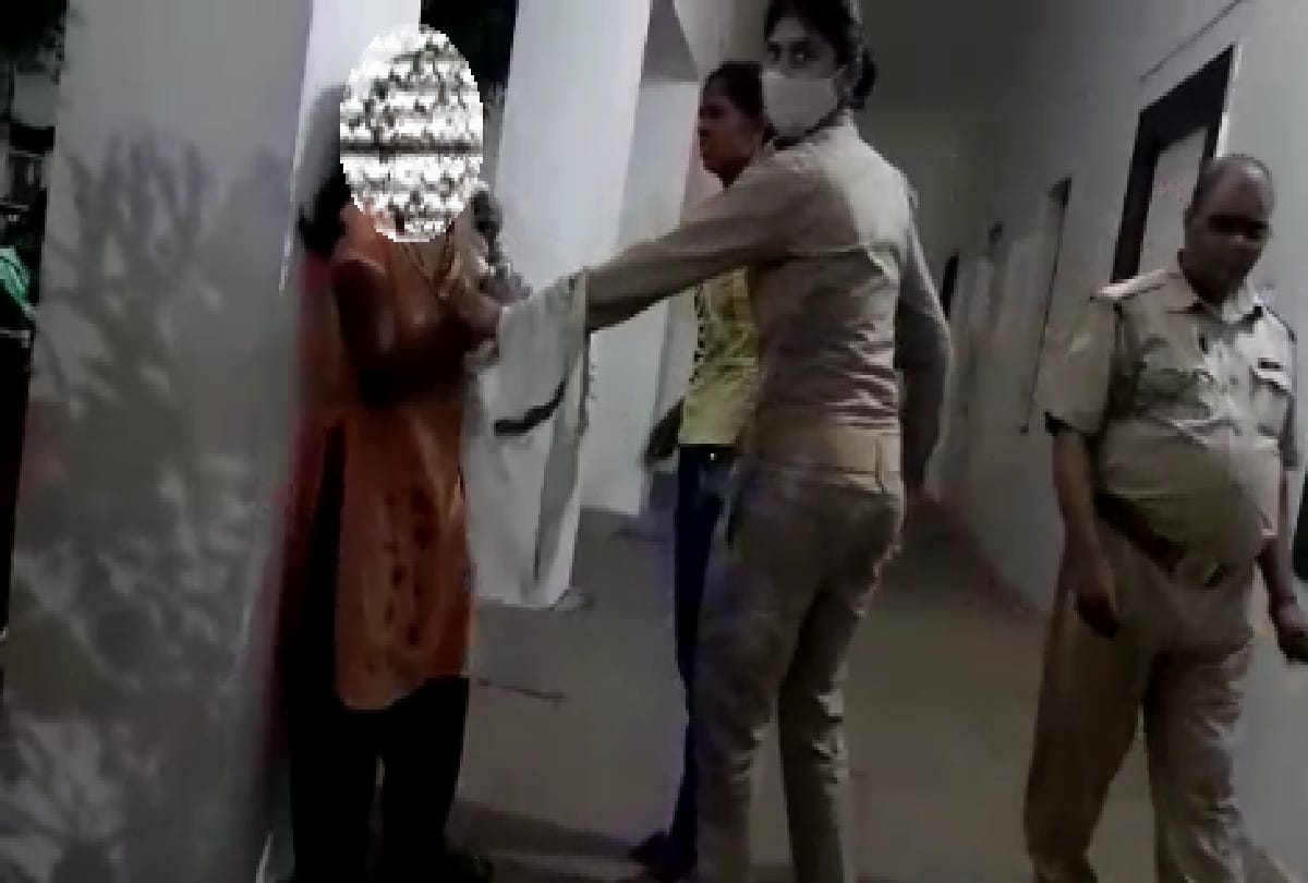 Policemen beat up woman who reached police station with complaint in jhansi