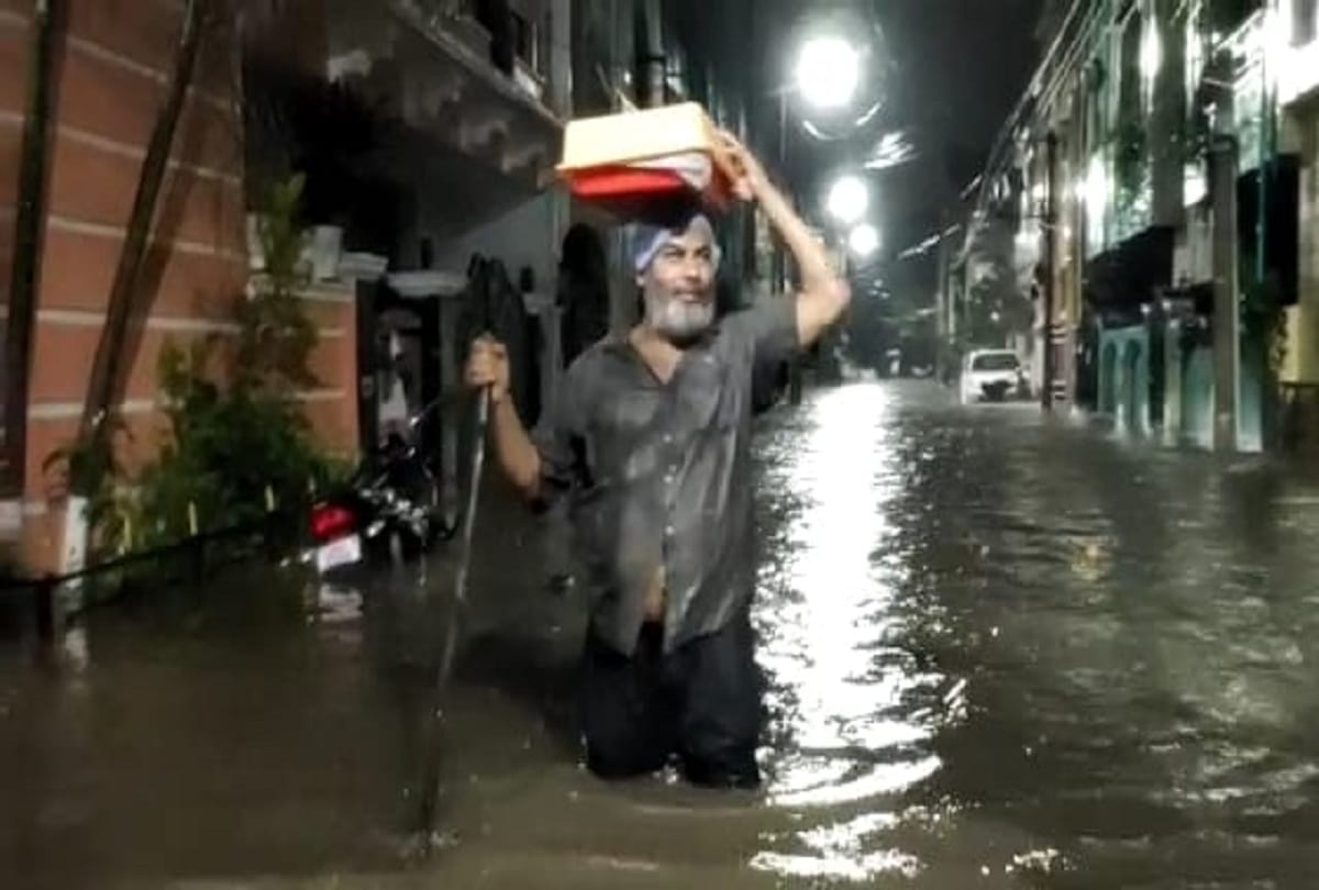 Water in the streets due to rain in Hyderabad Telangana and rescue work started