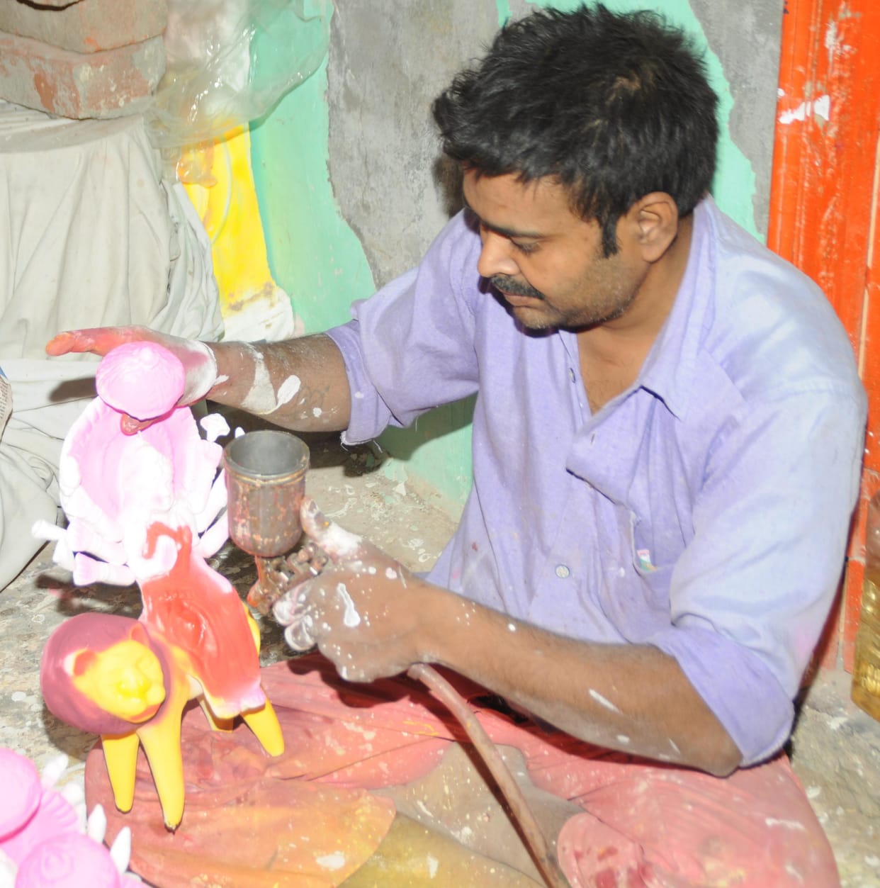 Demand for Sanjhi increased on Navratri, sculptor engaged in making