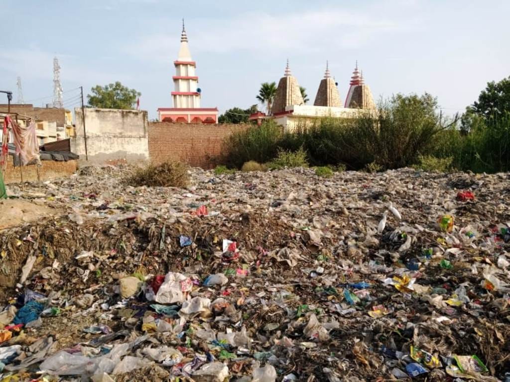 Cleanliness in roads and markets, carelessness in garbage collection