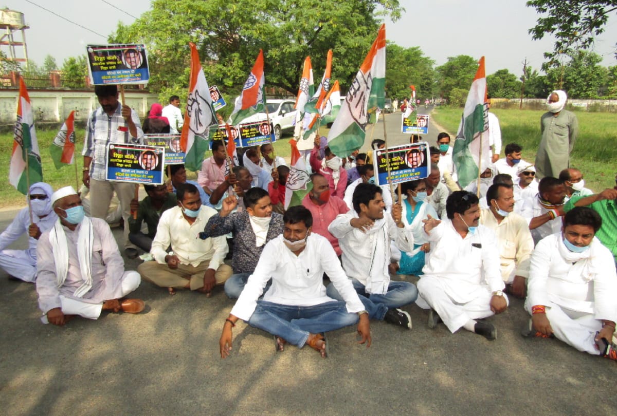 congress protest against Govt for leader alok prasad arrested in self immolation attempt case in front of vidhan sabha