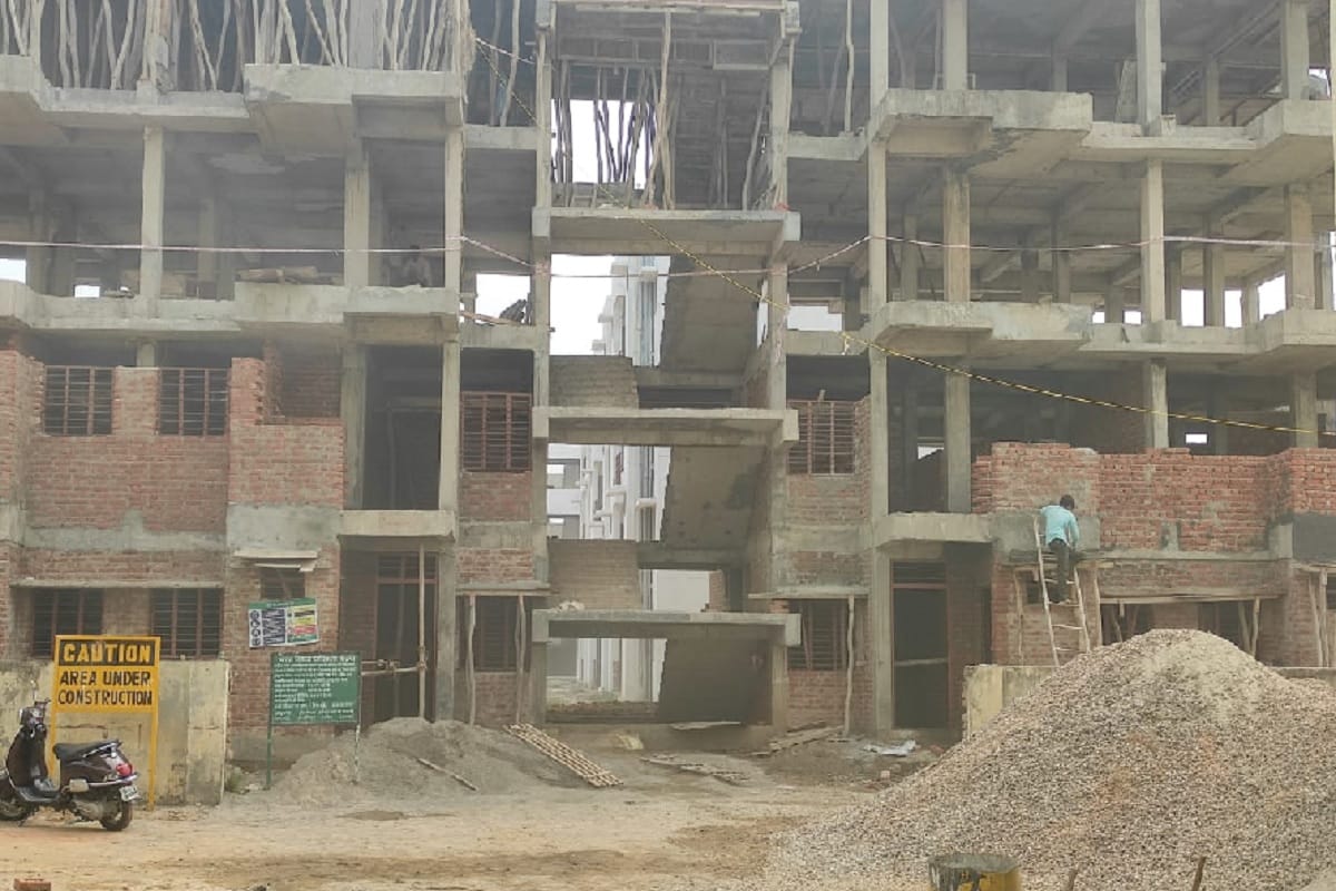 Gave notice on illegal construction ... took recovery and kept silence