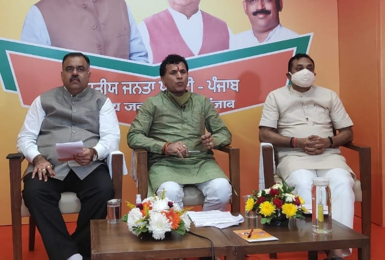 Union Minister Kailash Choudhary talk with farmers of Punjab via Video conference