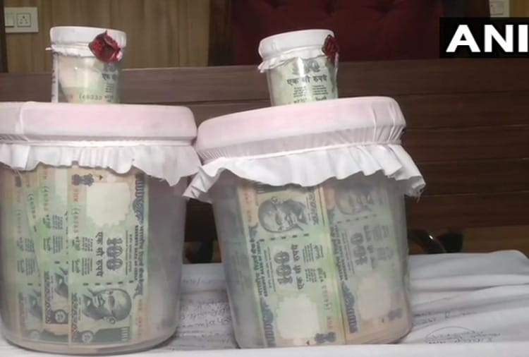 Two persons arrested by Ludhiana police, Fake currency notes and a colour printer seized