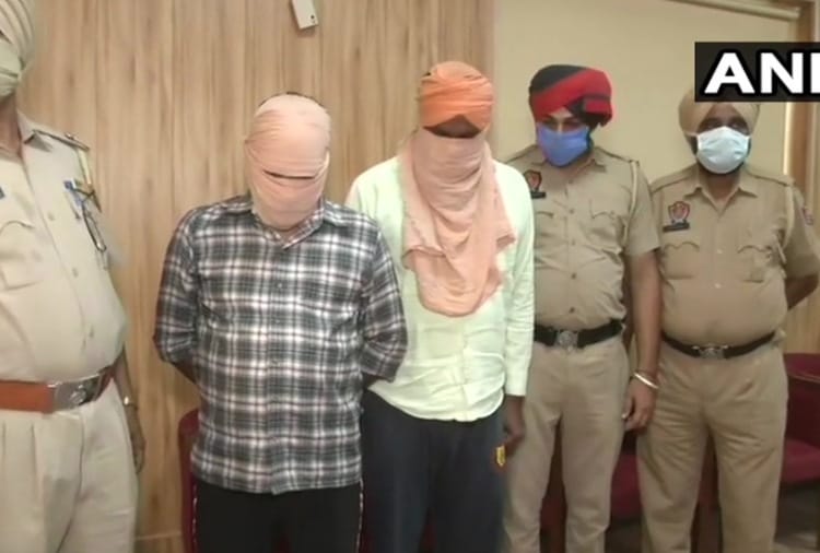 Two persons arrested by Ludhiana police, Fake currency notes and a colour printer seized