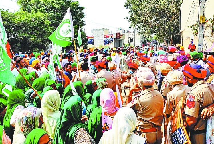 Farmers angry over online meeting of BJP leaders in Sangrur
