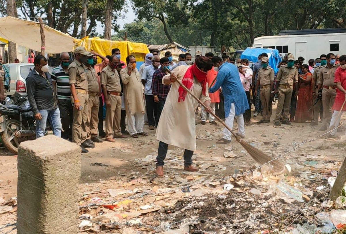 MP Ravi Kishan started sweeping during crime stop web series shooting in gorakhpur