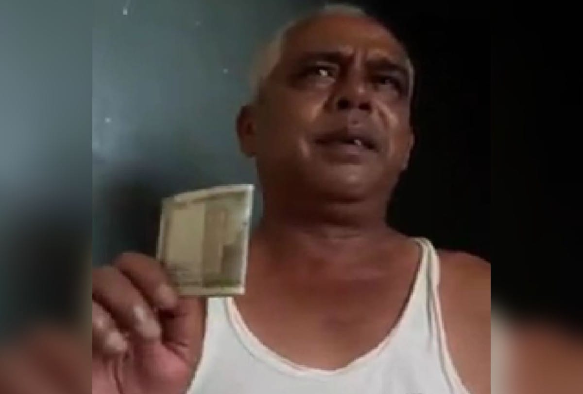 Revenue Inspector taking bribe video goes viral in firozabad