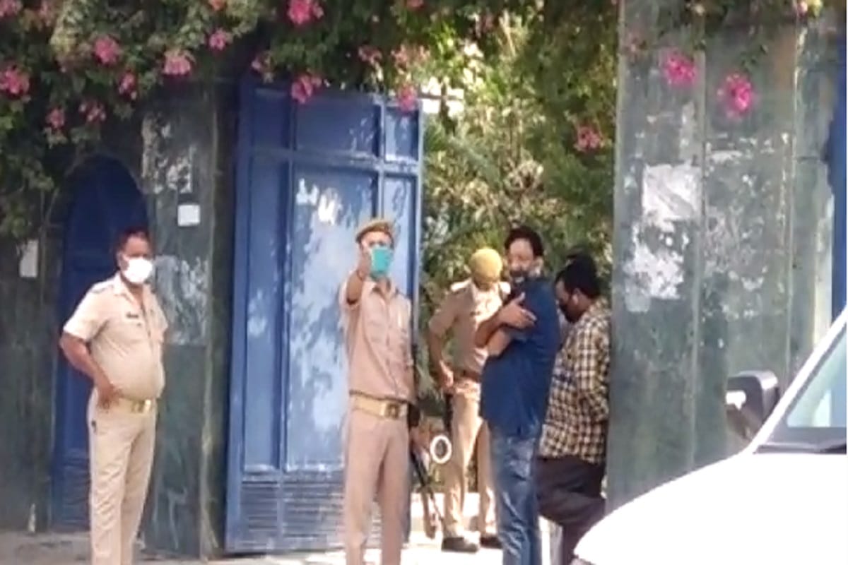 ED team is raid in house of mining mafia Haji Iqbal at Saharanpur and see photos