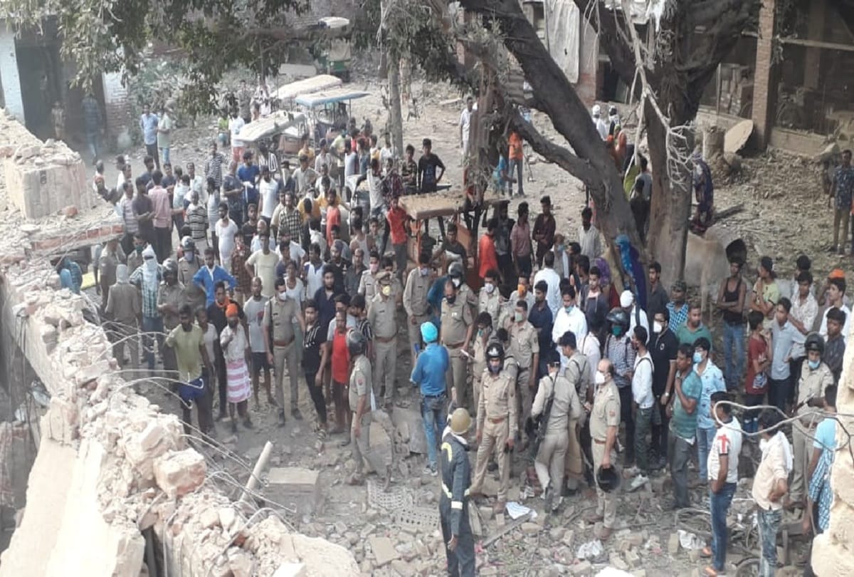toy factory blast in aligarh Bricks flying in air Dust ball Explosion in Toy Pistol Factory