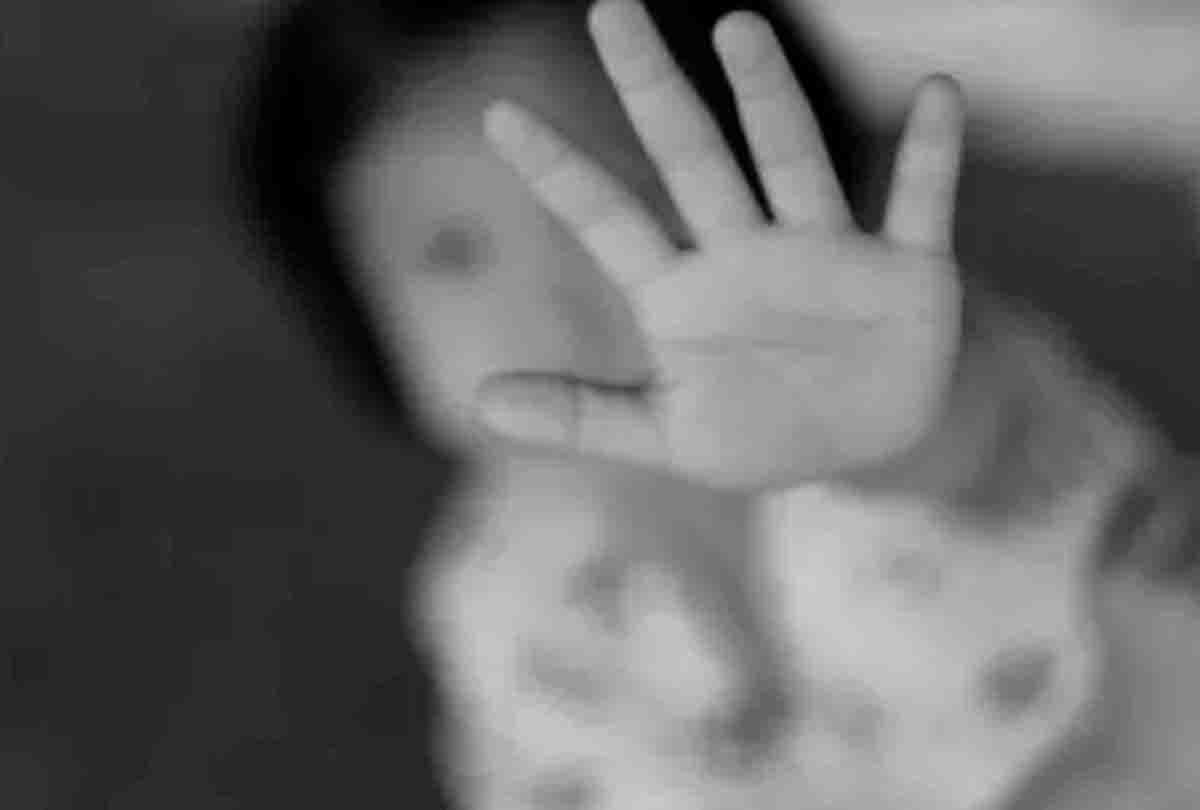 neighbor youth misdeed with eight-year-old girl