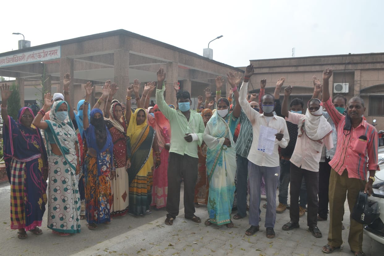 madya mohalla people protest in colectrate