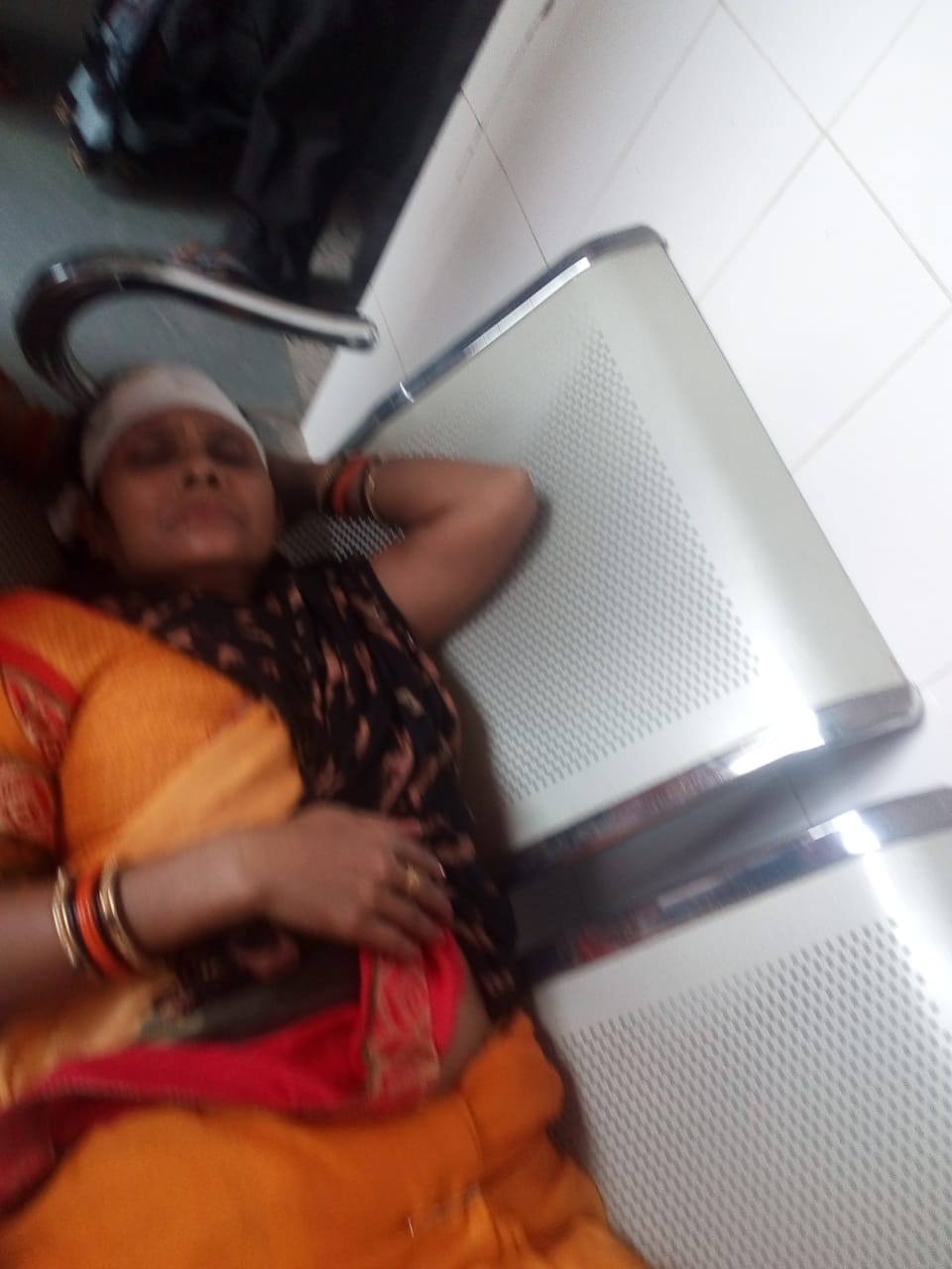 firing during selection of quota shop, one killed, half a dozen injured