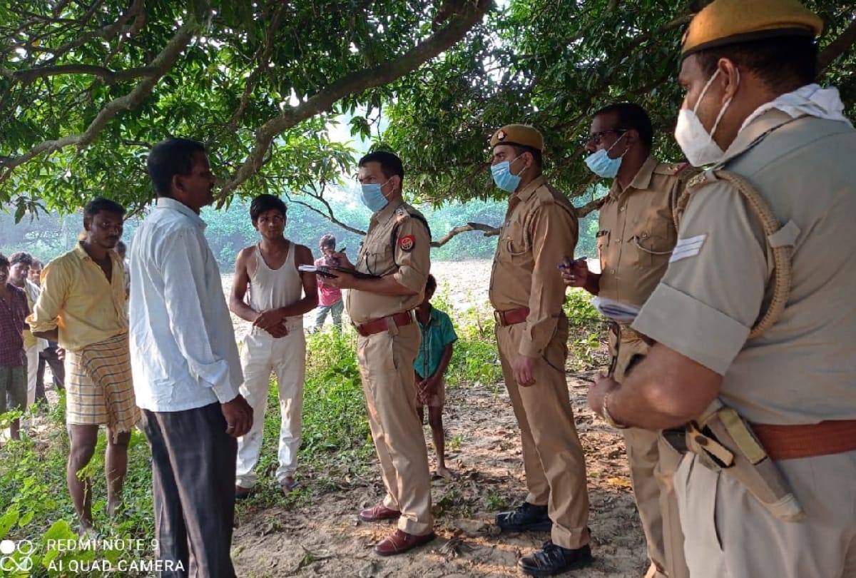 suspicious dead body found in hanging on tree at basti