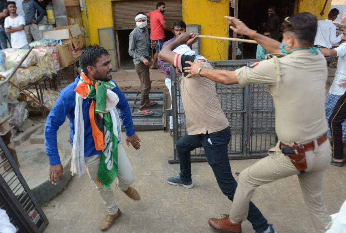 Tundla Assemble By Election: Bjp And Congress Workers Fight Police   Arrests Three Workers