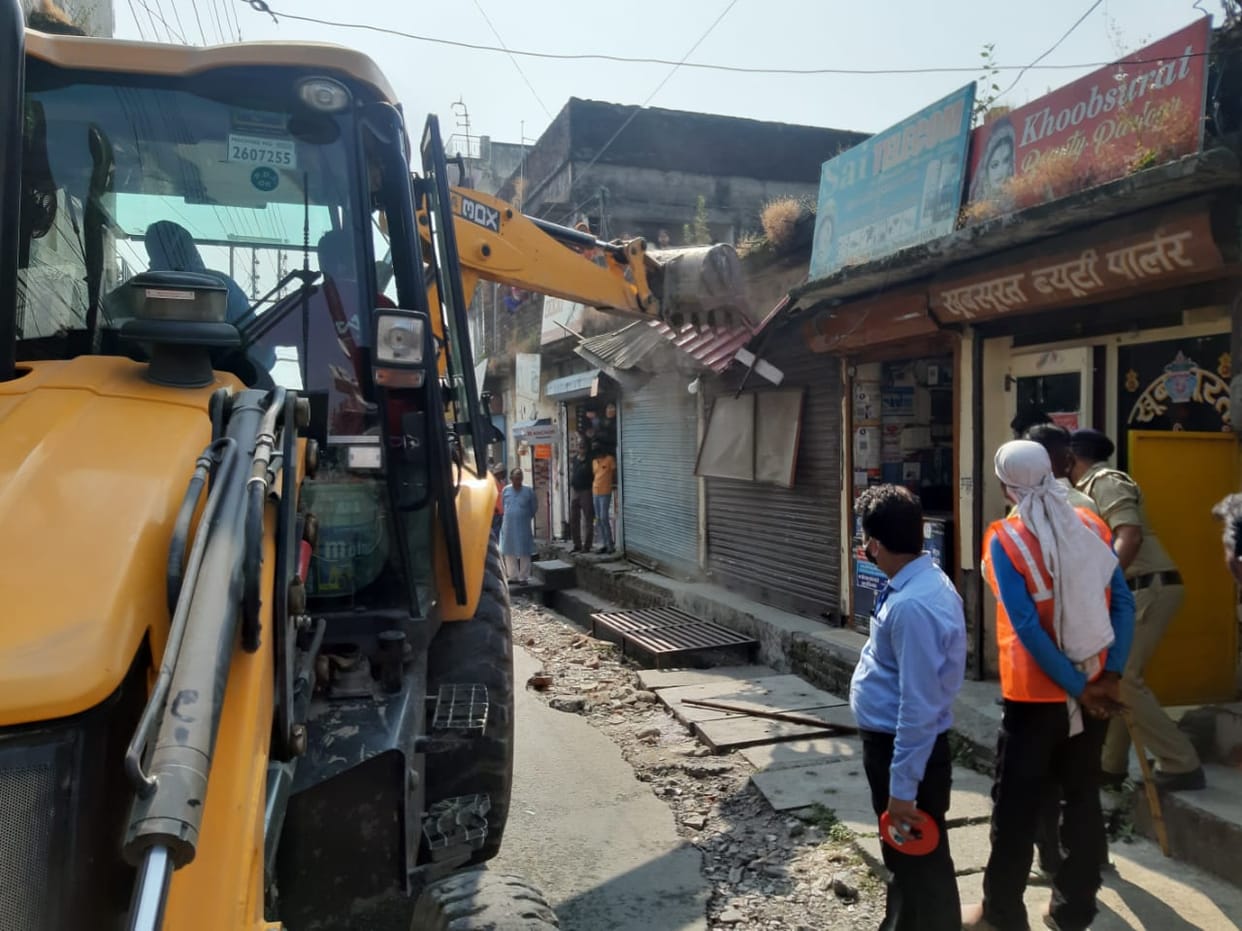 dehradun news: encroachment removing campaign third day in dehradun