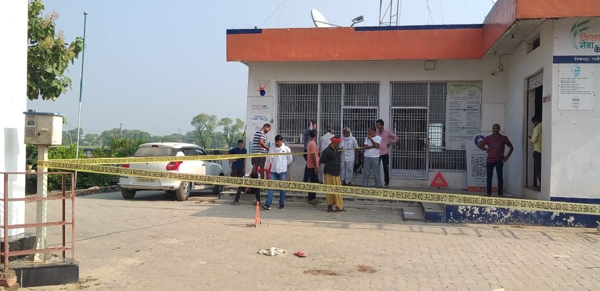 Farmer killed by gun shot in petrol pump in ghazipur up