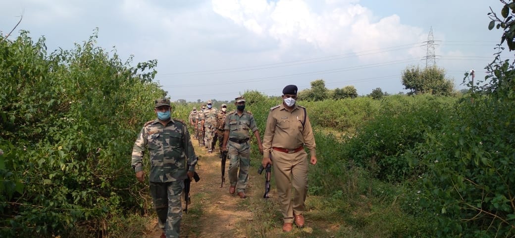 Security system alert in view of Bihar election combing in jungle in search of Naxalites