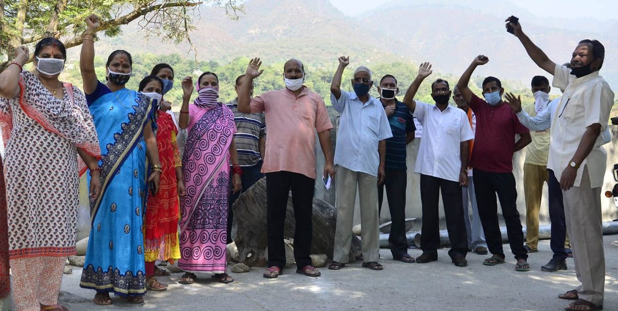 Uproar over wall construction, Tehsildar reached the spot