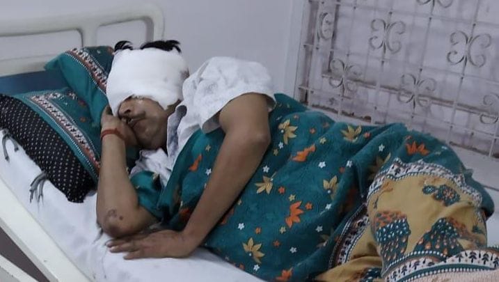 In Unnao, he beaten a merchant and looted five thousand rupees