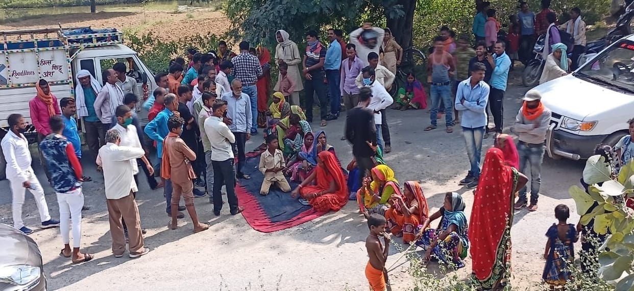 Traffic jam put on land related matter in Sonbhadra