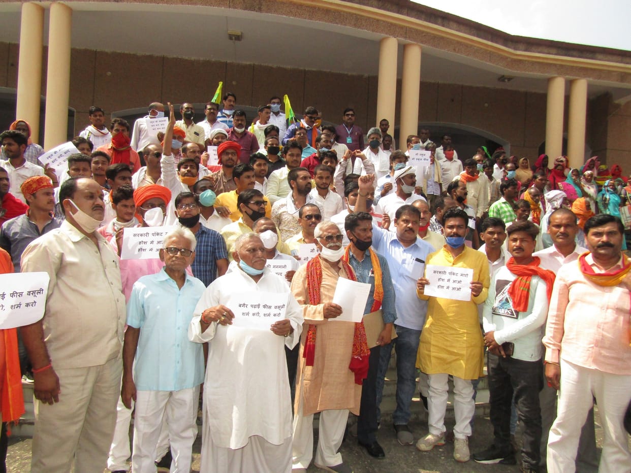 Parents raised their voice on the collectorate for fee waiver