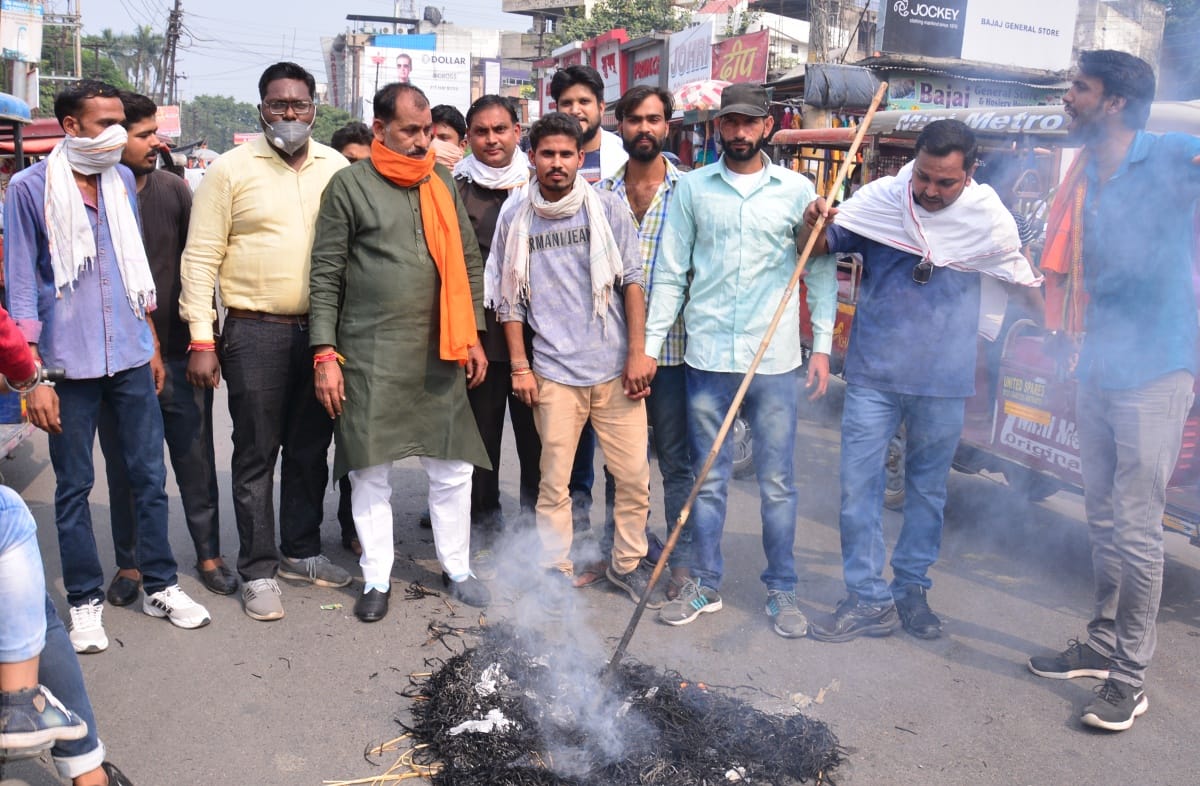Hindu Jagran Manch burnt effigy of jewelers company