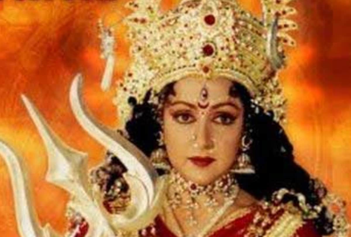Hema Malini got the role of Durga Mata in the TV show, was identified as Goddess at home