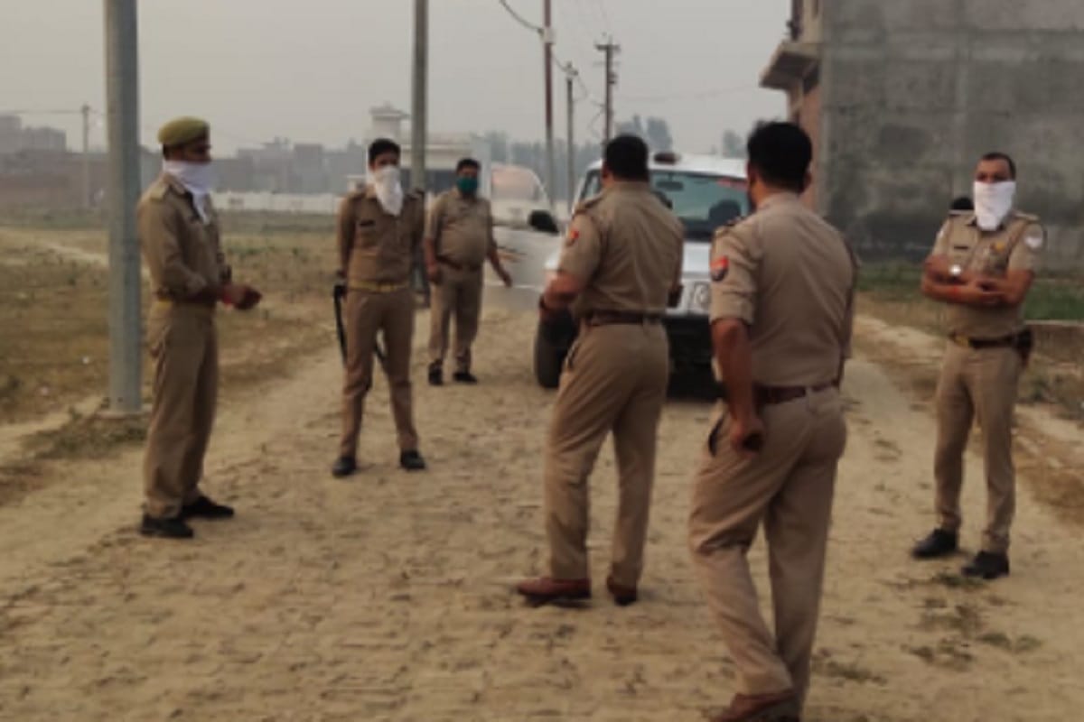 Police has raid Lisadigate and caught two mini kamleas at Meerut