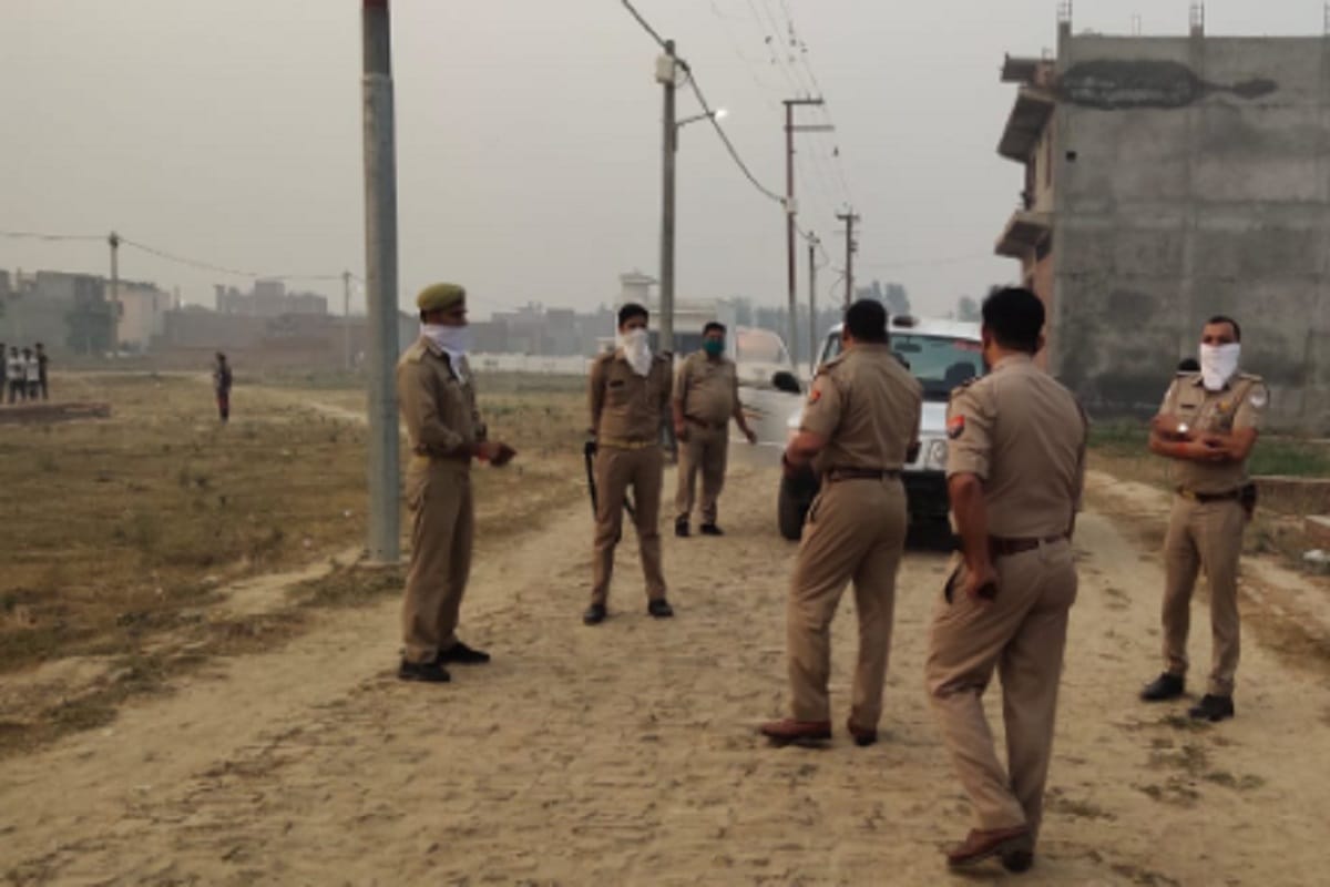 Police has raid Lisadigate and caught two mini kamleas at Meerut