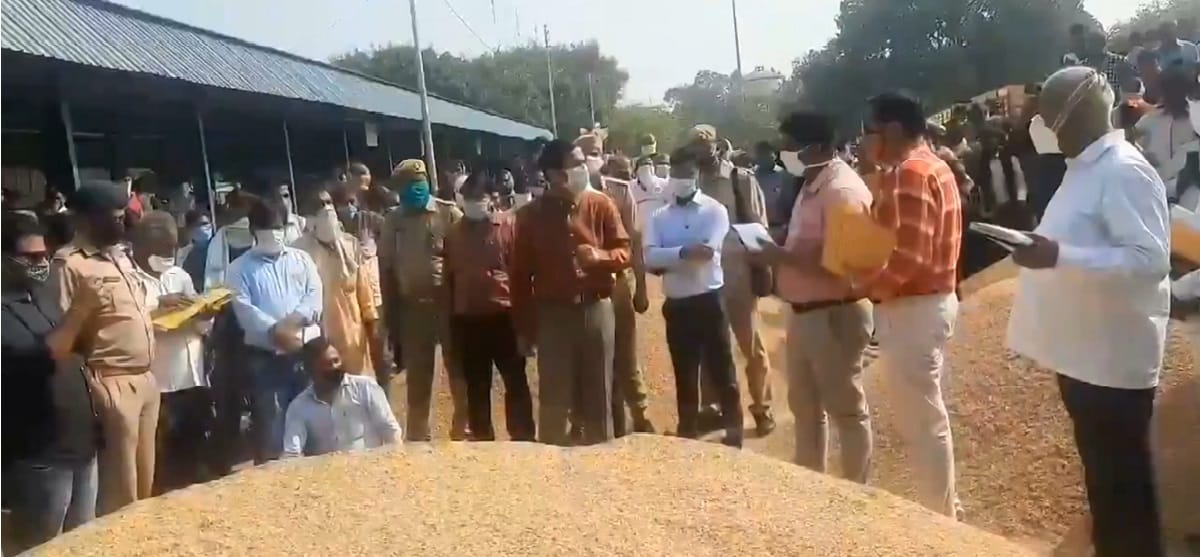 Defense Minister Rajnath Singh encouraged DM Pulikit Khare of Pilibhit