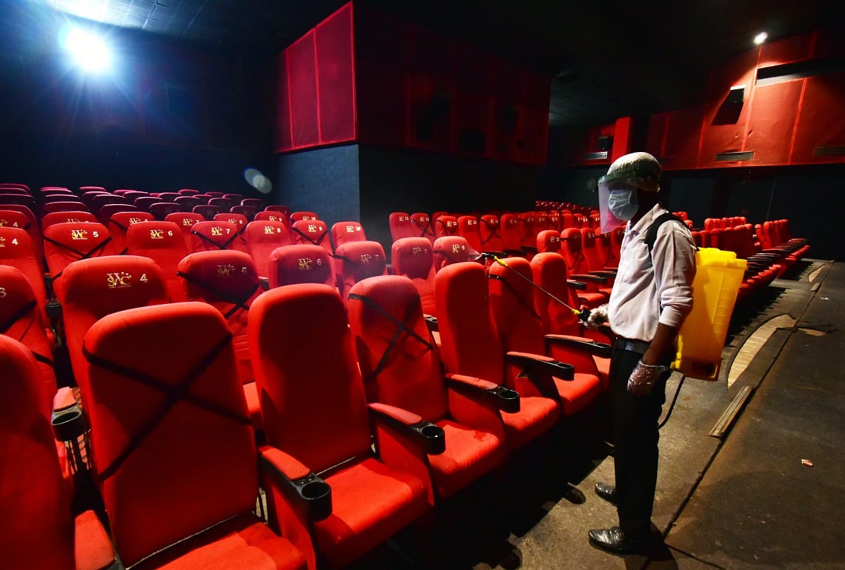 Prayagraj: Panic of the new variant of Covid Omicron audience decreased again in the cinema hall