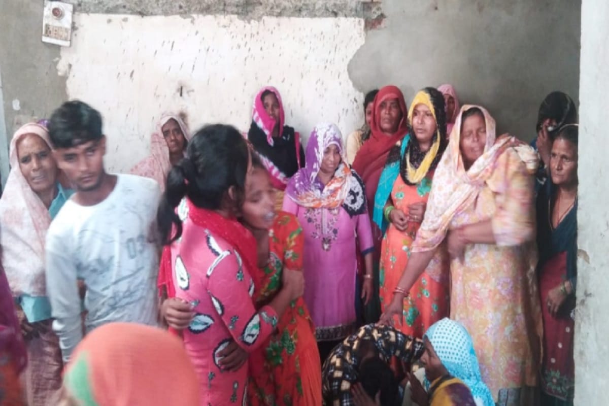 Three youths were cremated in a village in Shamli after death in a road accident