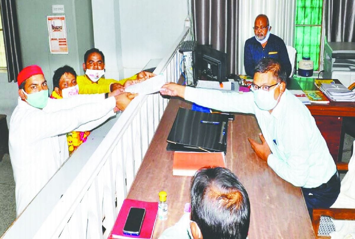 hree candidates including SP filed nomination for tundla assembly by-election