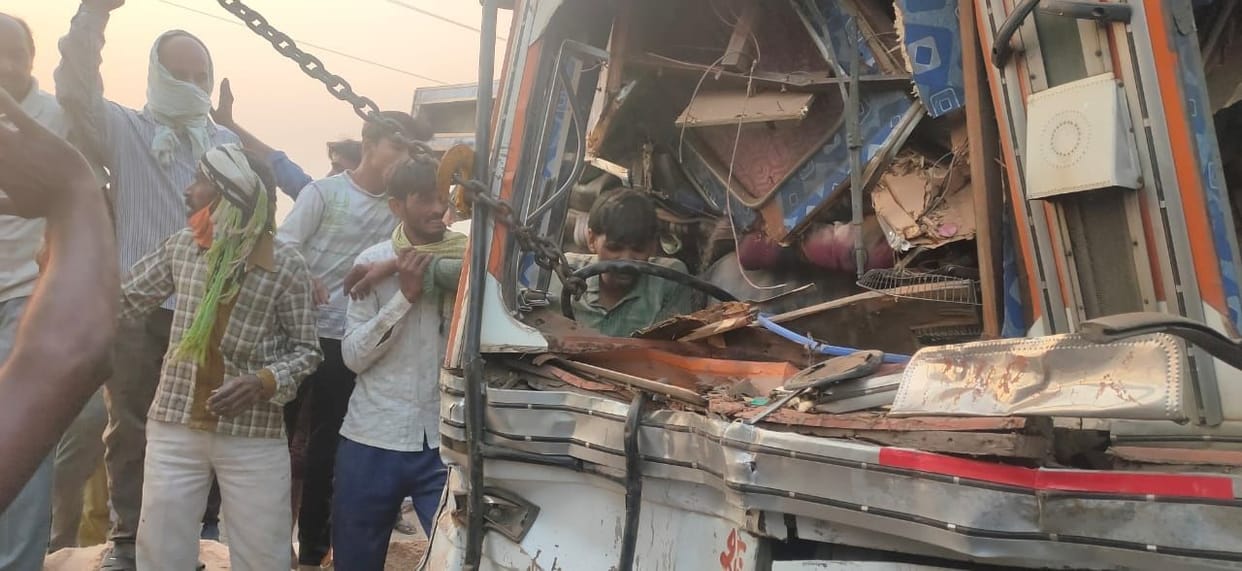 accident,  contener and truck accident