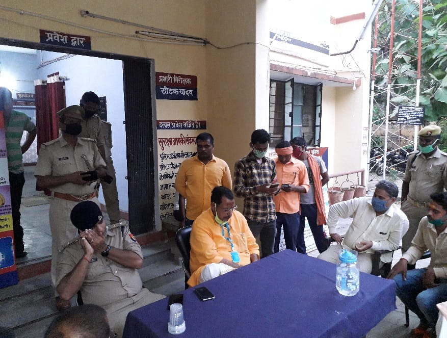 Mirzapur Chilh Police Station accused of assault and snatching money BJP MLA reached