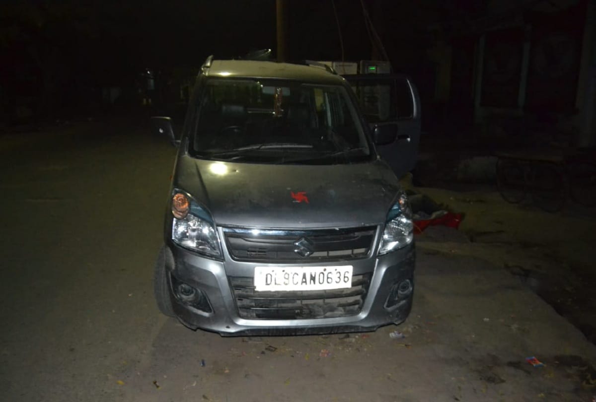 Police arrested an accused while keeping dead body in a car at Farrukhabad