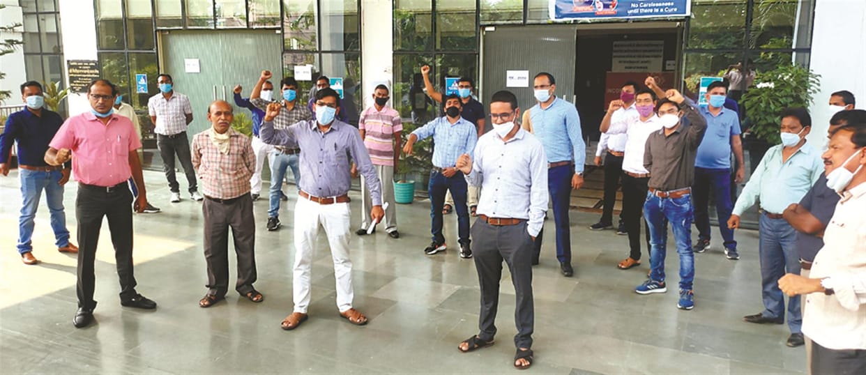 Officials declare work boycott of WhatsApp group