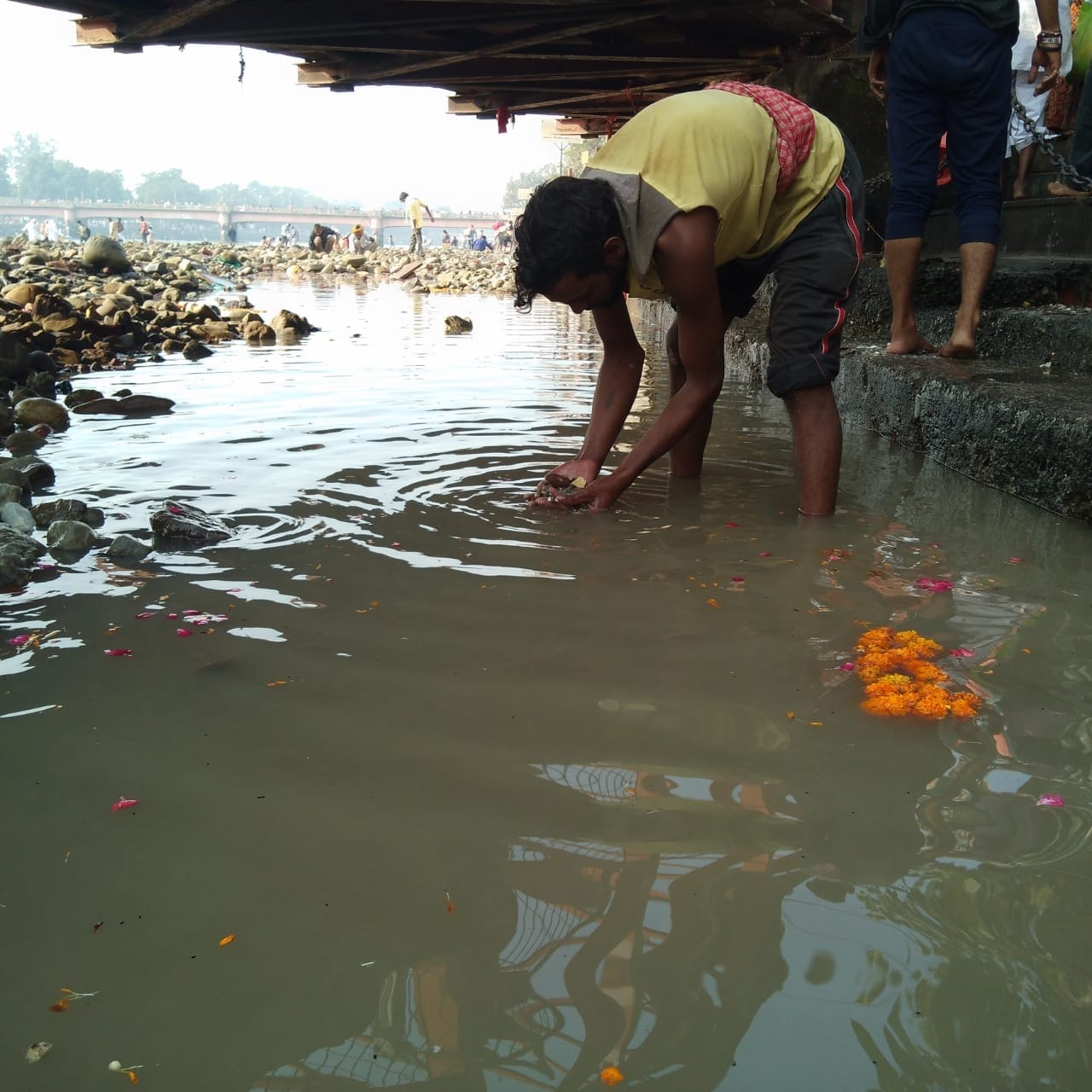 Haridwar: Youth Got Lord Ganesha Silver Idol during Ganga closed in Har Ki pauri