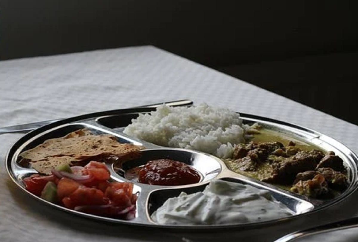 According to research eating with food in mind can reduce weight quickly