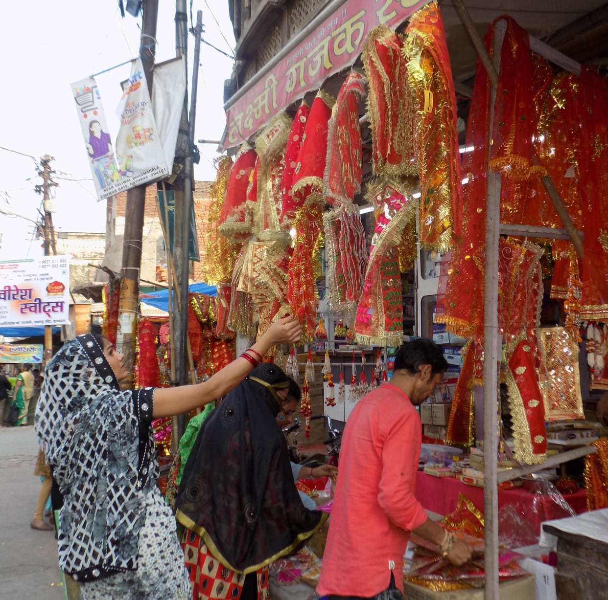 Hathras: Sharadiya Navratri will begin from today, worship of mother Shailputri will be done on the first day