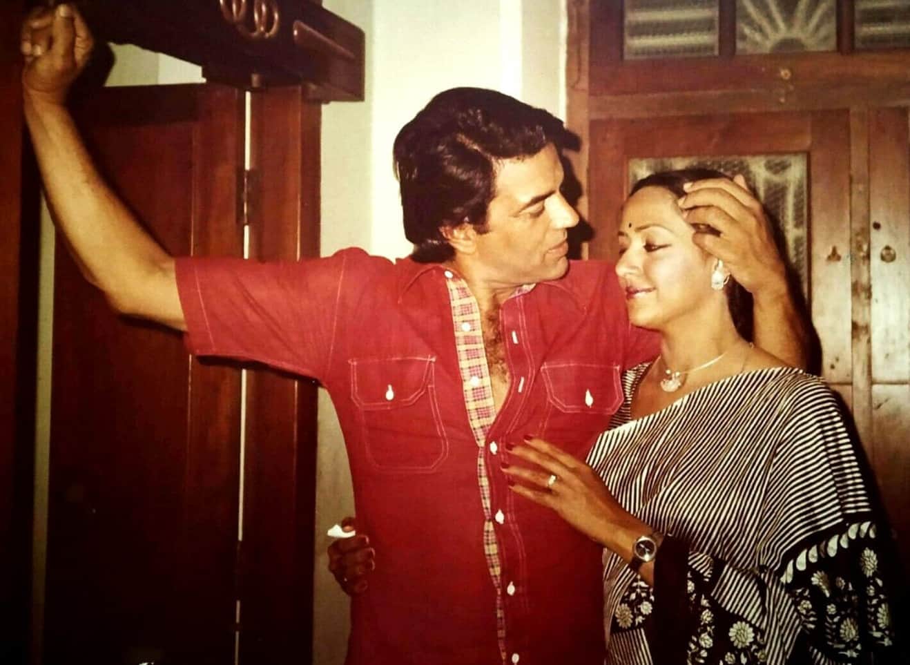 Hema Malini Wishes Husband Dharmendra On His 85th Birthday With A Major Throwback Photo and Cute Message