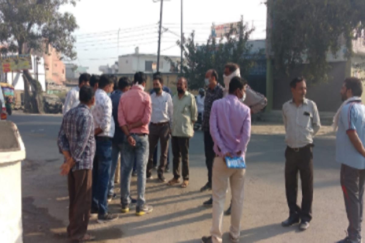 Meerut News in Hindi: There is attacked on power department team in Kharkhoda of Meerut