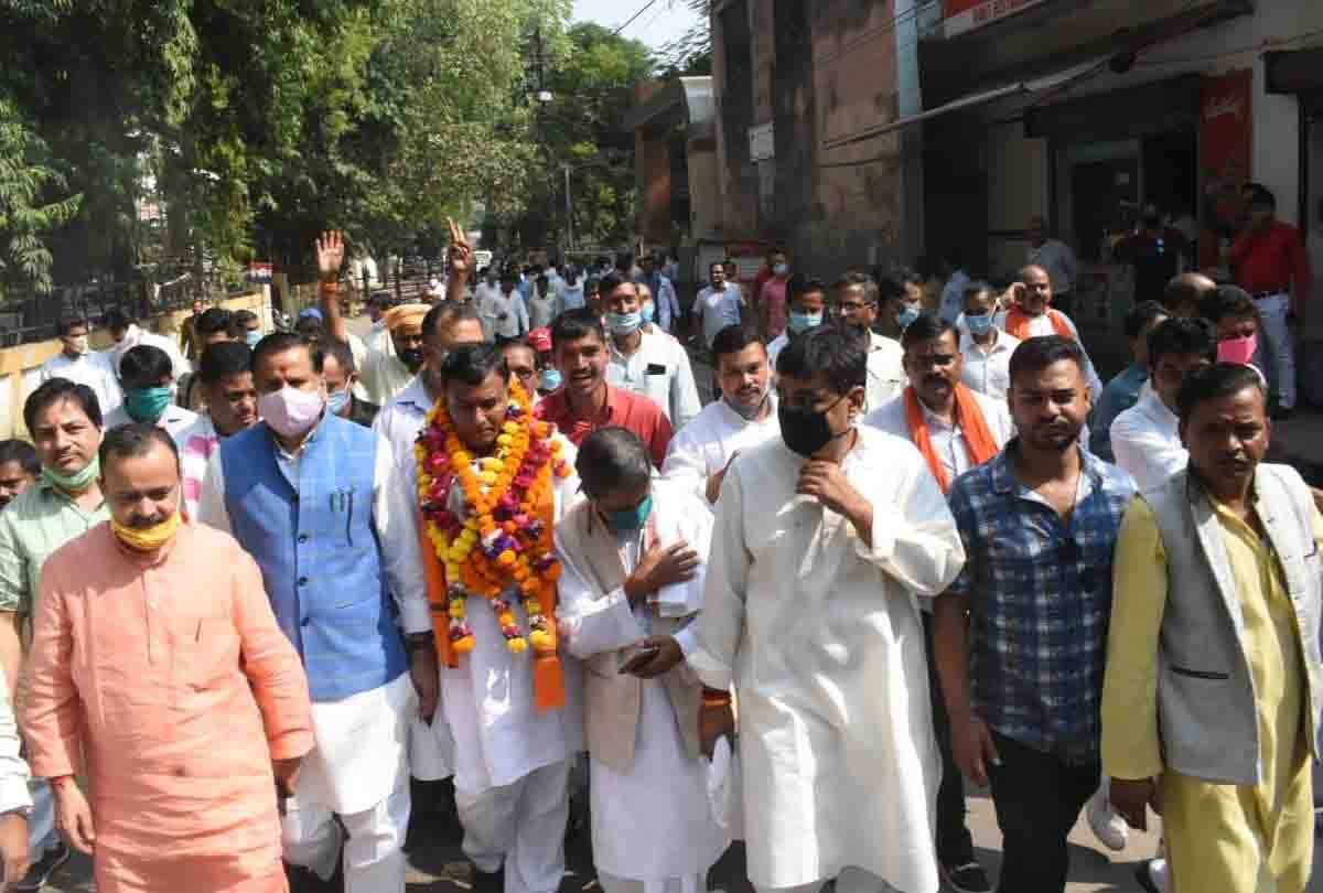 UP: The mockery of the code of conduct in the nomination of the BJP candidate